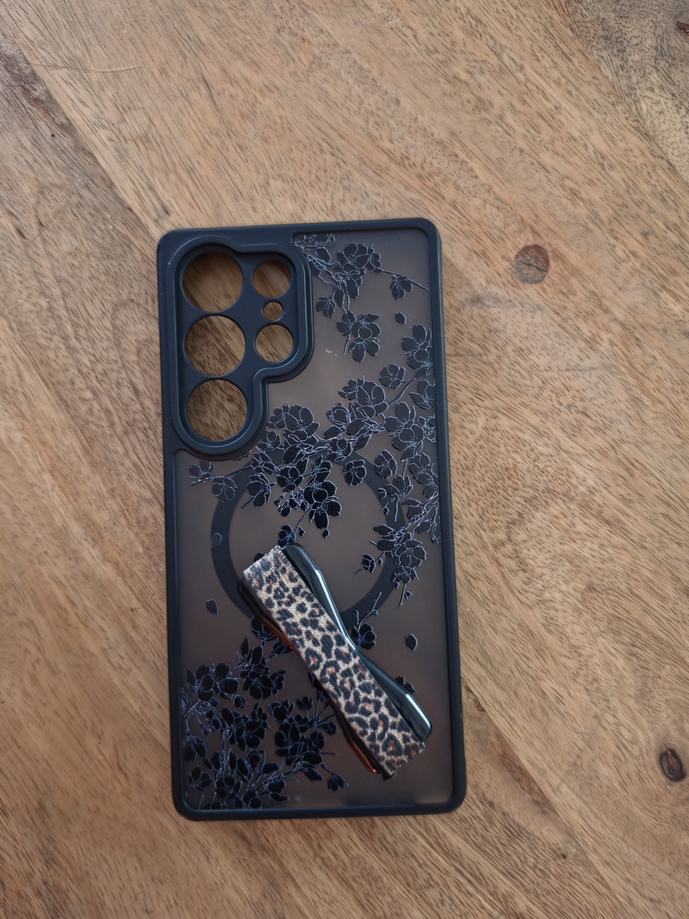 Black Floral Samsung S25 Ultra Phone Case with Leopard Handle